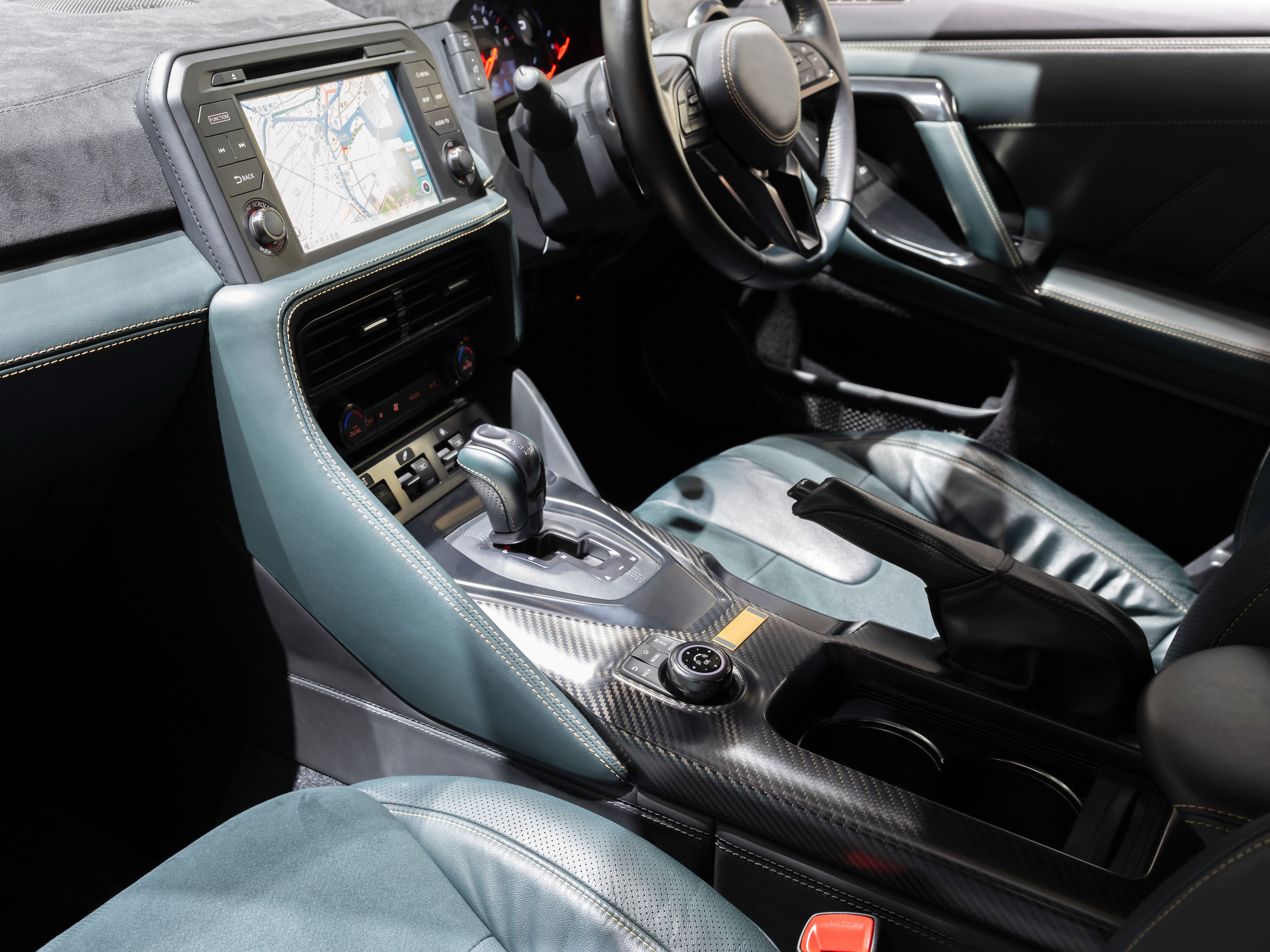 高級車のコックピットイメージ